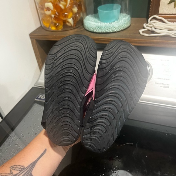 Nike Kids Pink Sandals - Picture 3 of 3